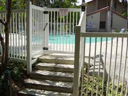 vinyl pool fence
